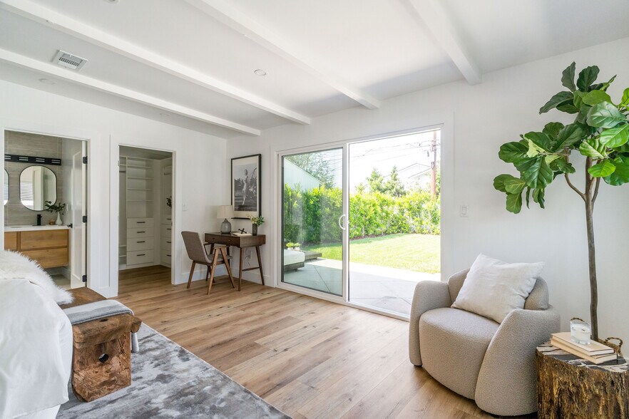 Building Photo - 6525 W 85th St