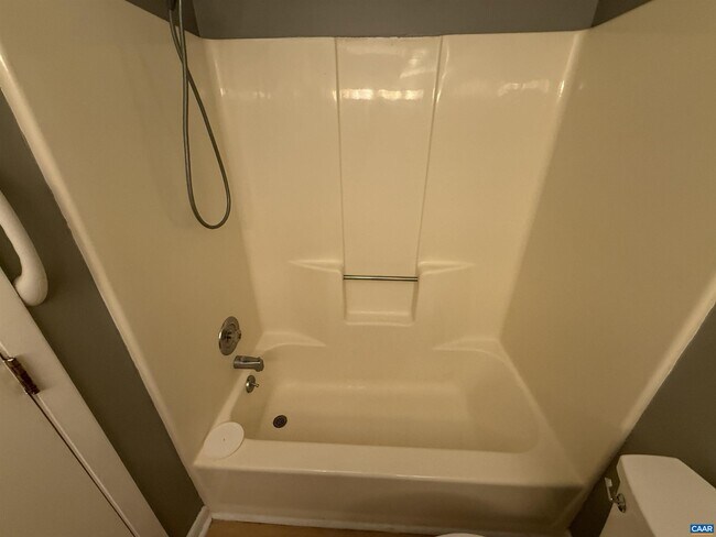 Building Photo - 132 Turtle Creek Rd