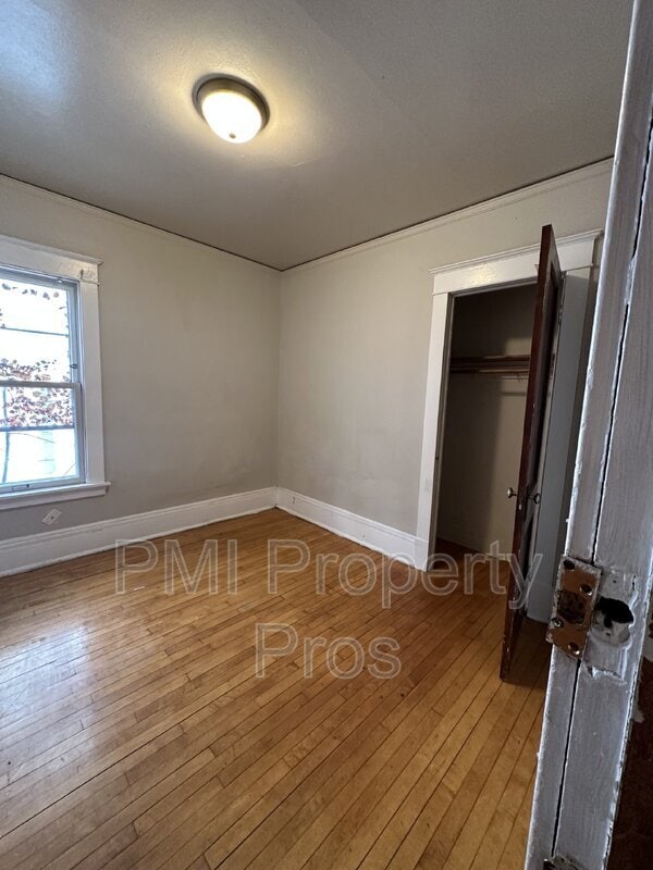 Building Photo - 2566 N 41st St