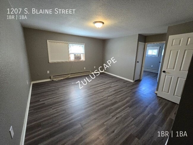 Building Photo - 1207 S Blaine St