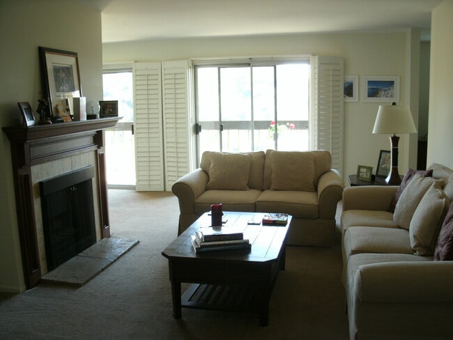 Building Photo - COMING SOON!! Gorgeous condo with Amazing ...