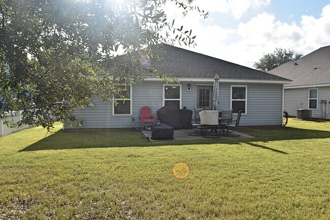 Building Photo - 461 Fanny Ann Way