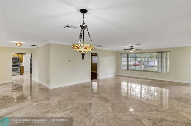 Building Photo - 361 SW 60th Ave