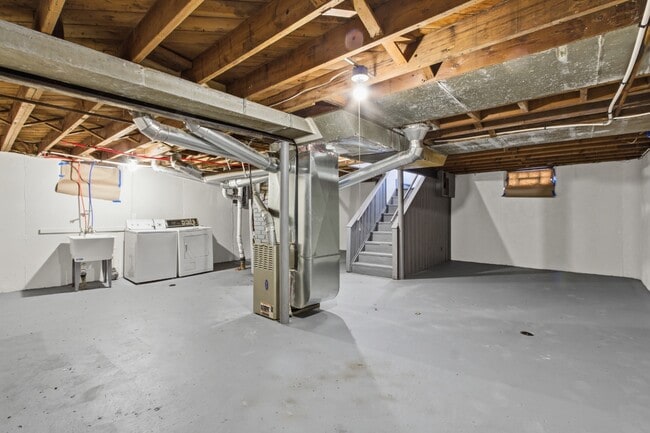 Building Photo - 9614 Schaefer Hwy