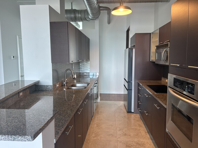 Building Photo - 3029 NE 188th St