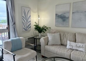 Building Photo - 178 Treetop Cir