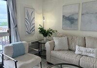 Building Photo - 178 Treetop Cir