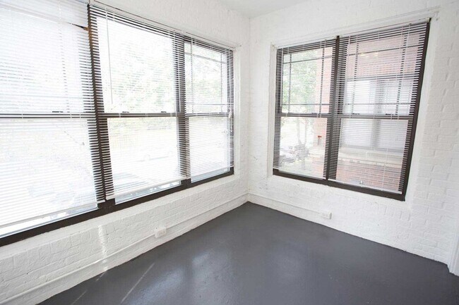 Floorplan - 5300-5308 S. Greenwood Avenue