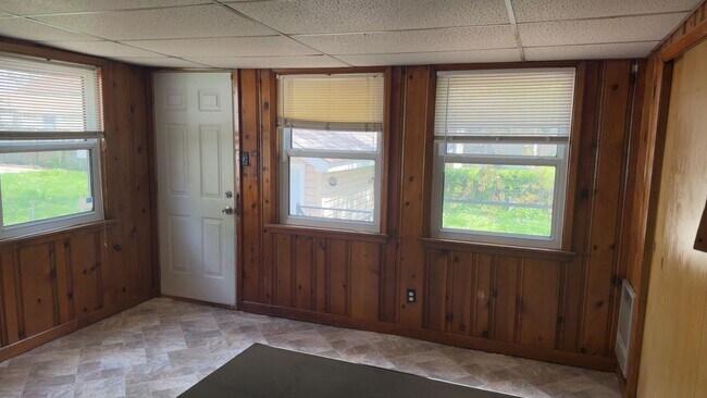 Building Photo - Delightful 2-bedroom, 1-bathroom single-fa...