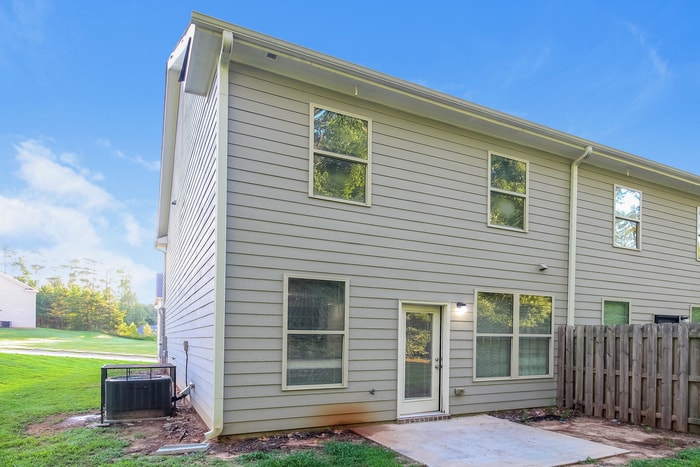 Building Photo - 3279 Pennington Dr