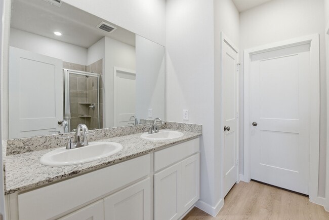 Building Photo - 16215 Globetrotter Ct