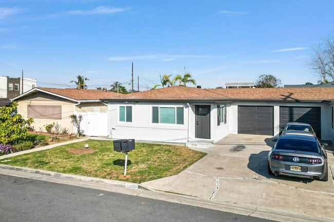 Building Photo - 18442 Patterson Ln