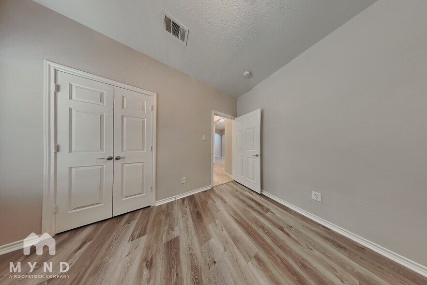 Building Photo - 10861 Hawks Landing Rd