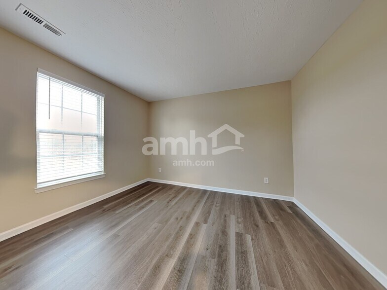 Building Photo - 10 Hunterbrook Ct