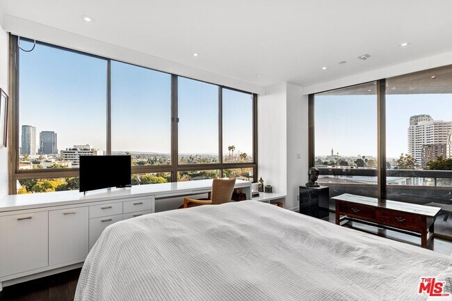 Building Photo - 10430 Wilshire Blvd