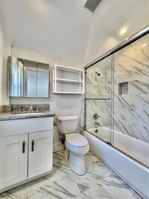 Building Photo - 111 W Amelia Ave