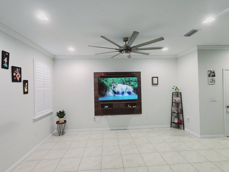 Living Room - 4095 Wilmont Pl