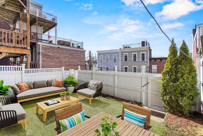 Building Photo - 274 Bunker Hill St