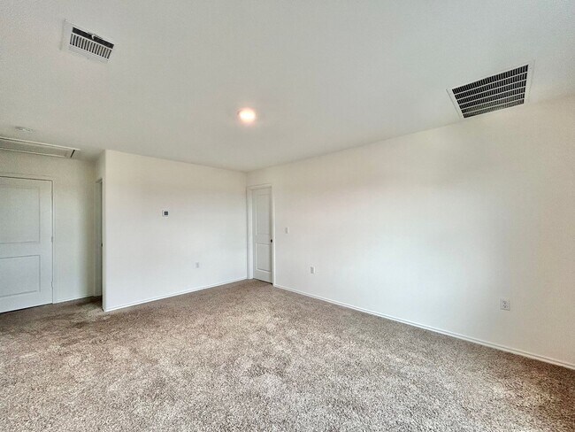Building Photo - Your Next Home Awaits – Bright, Modern & M...