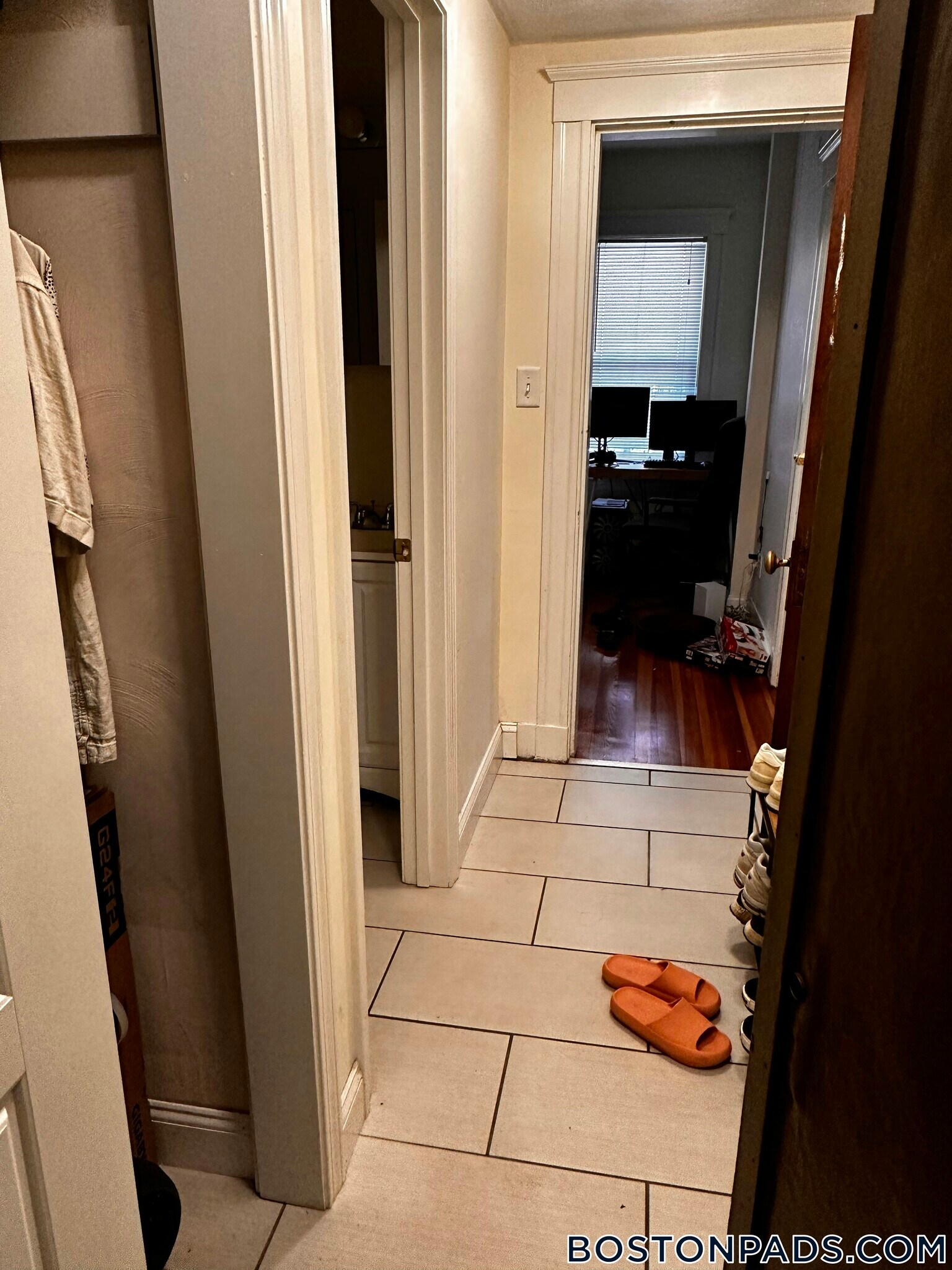 Building Photo - 352 Main St