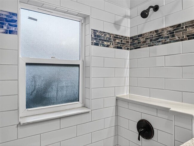 Building Photo - 1016 E Washington Ave