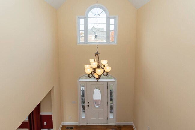 Building Photo - Four Bedroom Home!