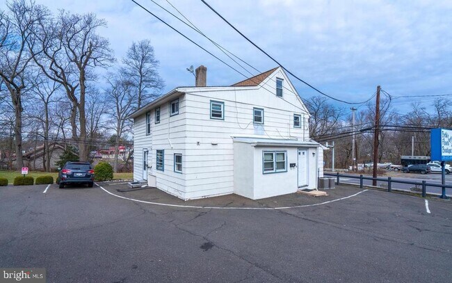 Building Photo - 371 Easton Rd