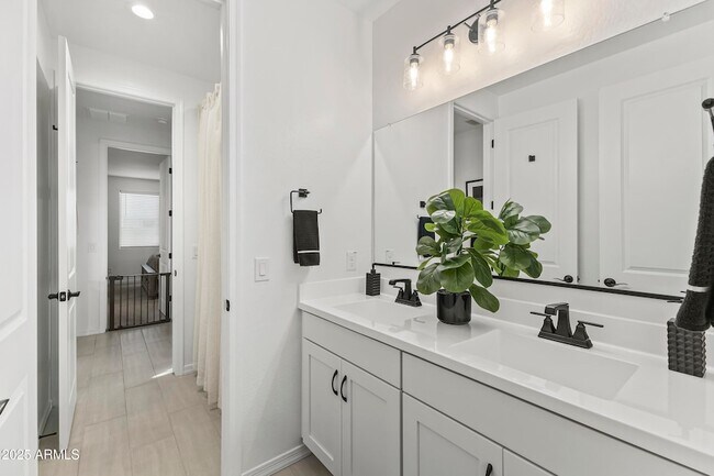 Building Photo - 5419 W Las Palmaritas Dr