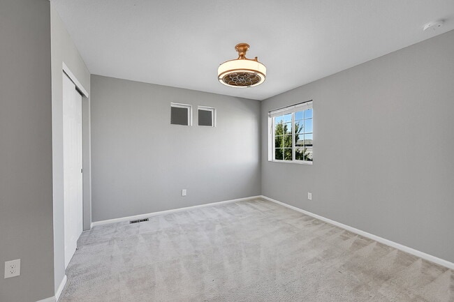 Building Photo - $2,595.00, 2-bed, 2.5-bath located in Aurora.