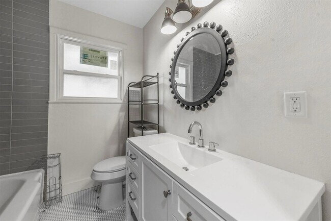 Building Photo - 3936 Piedmont Rd