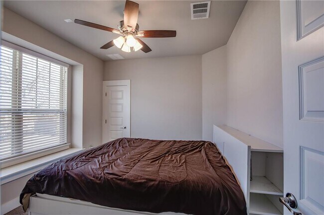 Building Photo - 9707 McKnight Lp