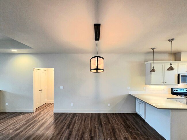 Building Photo - 1704/1706 Danny Boy Ln. Duplex