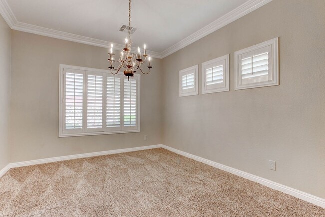 Building Photo - 809 Royal Birch Ln