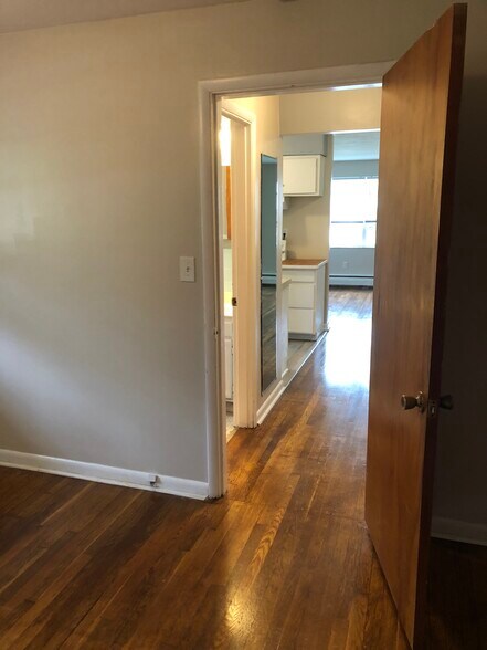 Building Photo - 5663 Mellie Ln