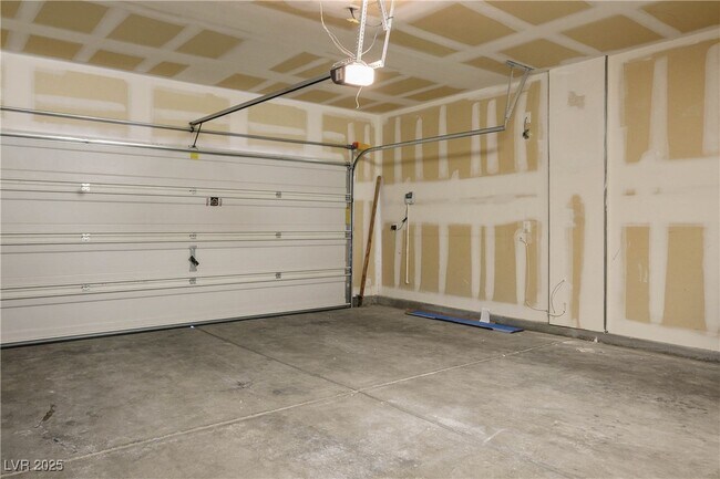 Building Photo - 9136 Cocowoods Pl