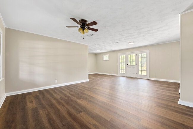 Building Photo - 201 Roberts St