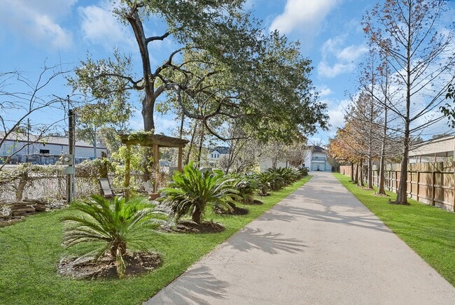 Building Photo - 1959 Knoll St