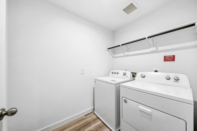 Building Photo - 3014 Skyline Mesa Dr