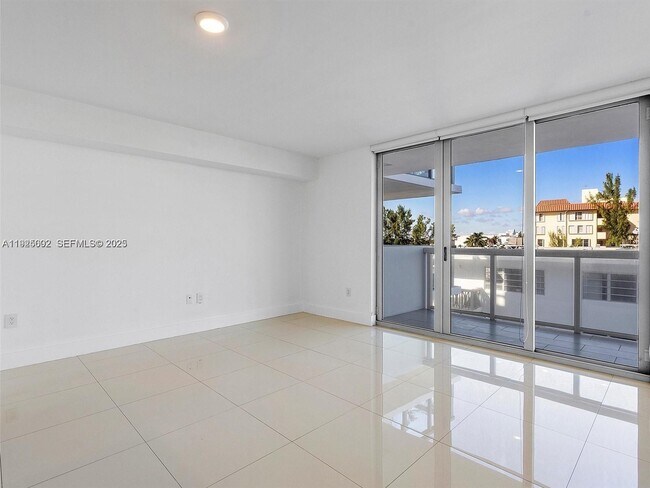 Building Photo - 9261 E Bay Harbor Dr