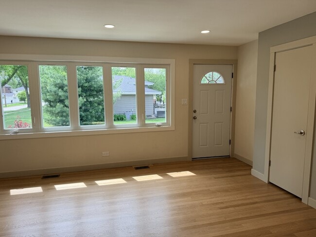 Building Photo - 624 Prairie Ave