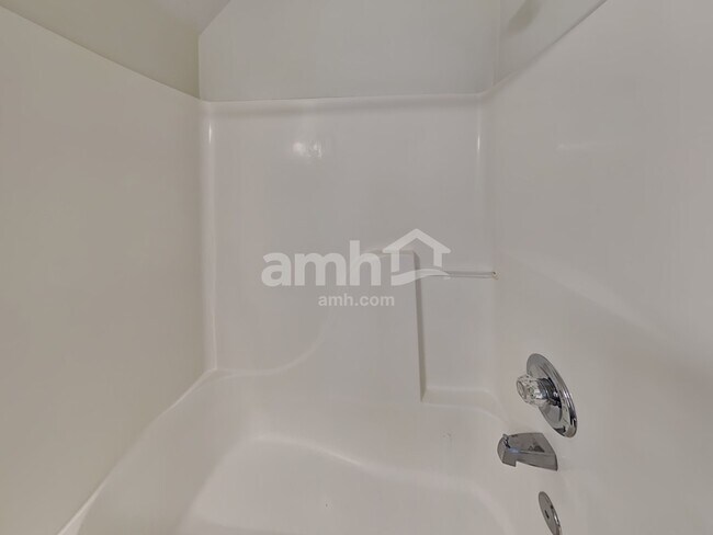 Building Photo - 3318 Diamond Ct