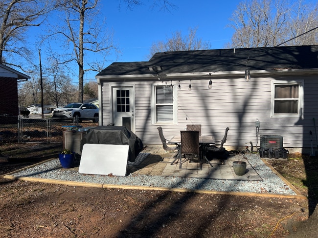 Building Photo - 2716 Weldon Terrace