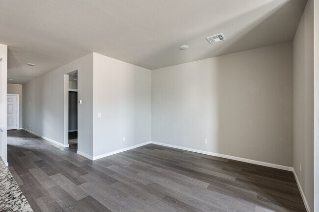 Building Photo - Brand New 4 Bed For Lease in Sara Park