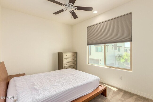 Building Photo - 7320 Vista Bonita Dr