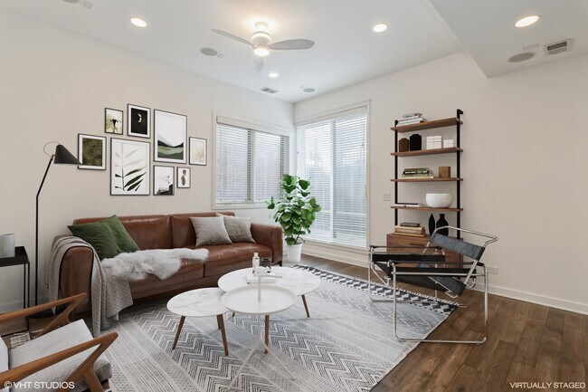 Building Photo - 1644 W Blackhawk St