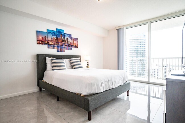 Building Photo - 1200 Brickell Bay Dr