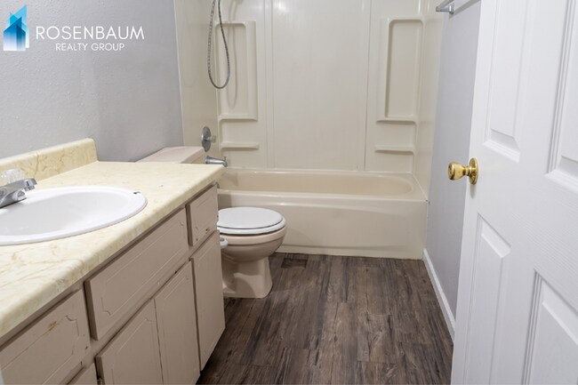 Building Photo - Charming 3-Beds, 1.25-Bath Single-Level Home in Apache Junction!