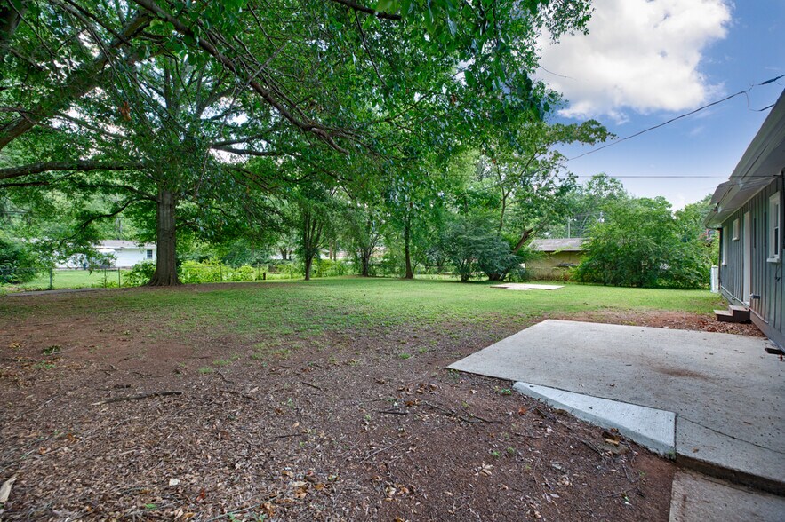 Building Photo - 2406 Shady Lane Dr NW