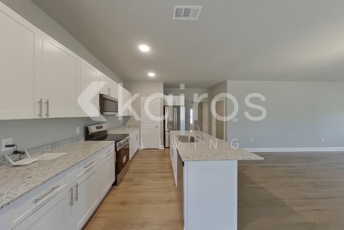 Building Photo - 13757 Pinyon Dr