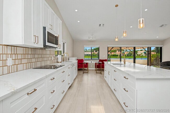 Building Photo - 21460 Laguna Dr